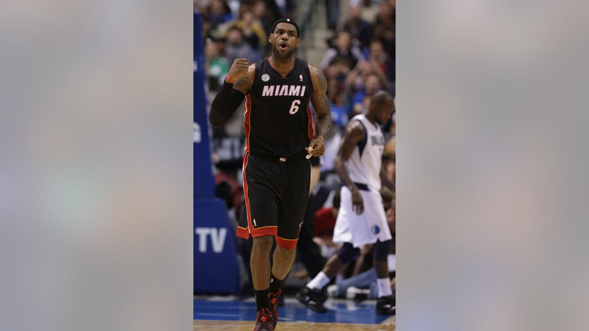 a452d9f3-Heat Mavericks Basketball