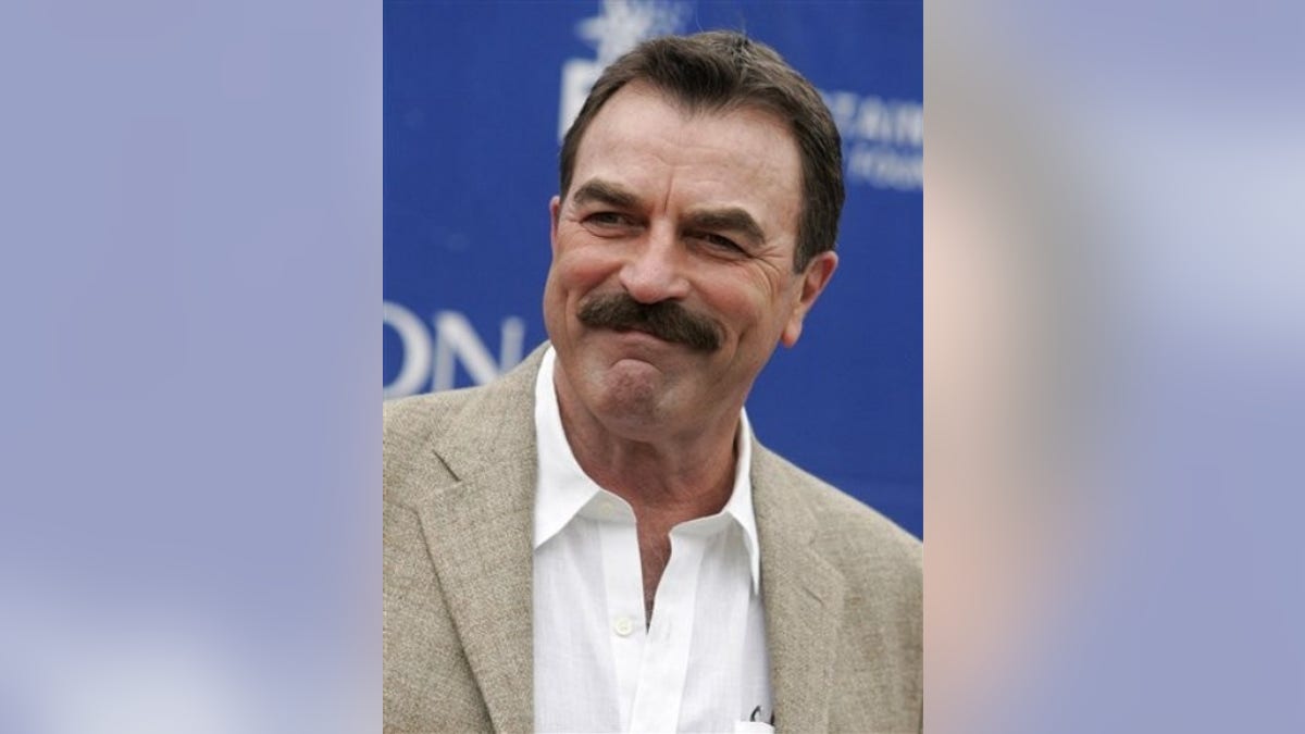 c67834b8-People Tom Selleck