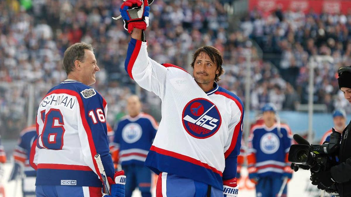 Selanne, Jets top Oilers 6-5 in Heritage Classic alumni game