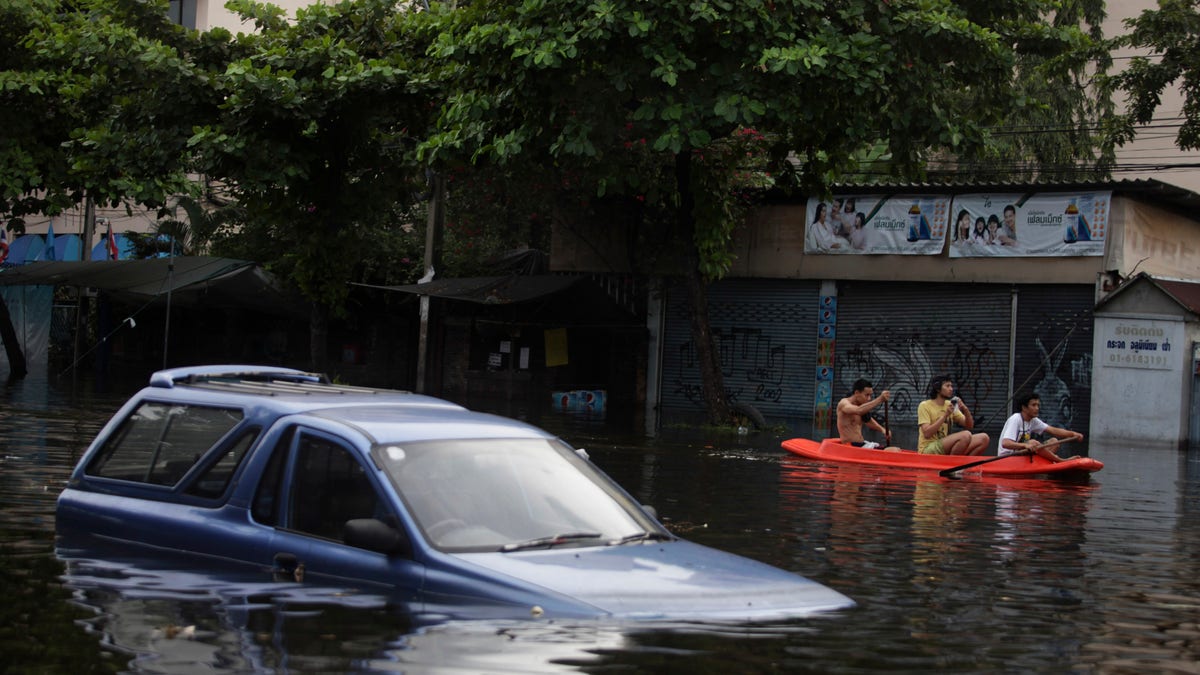 Banjir di sepanjang sungai semakin meningkat, namun sebagian besar wilayah Bangkok kering