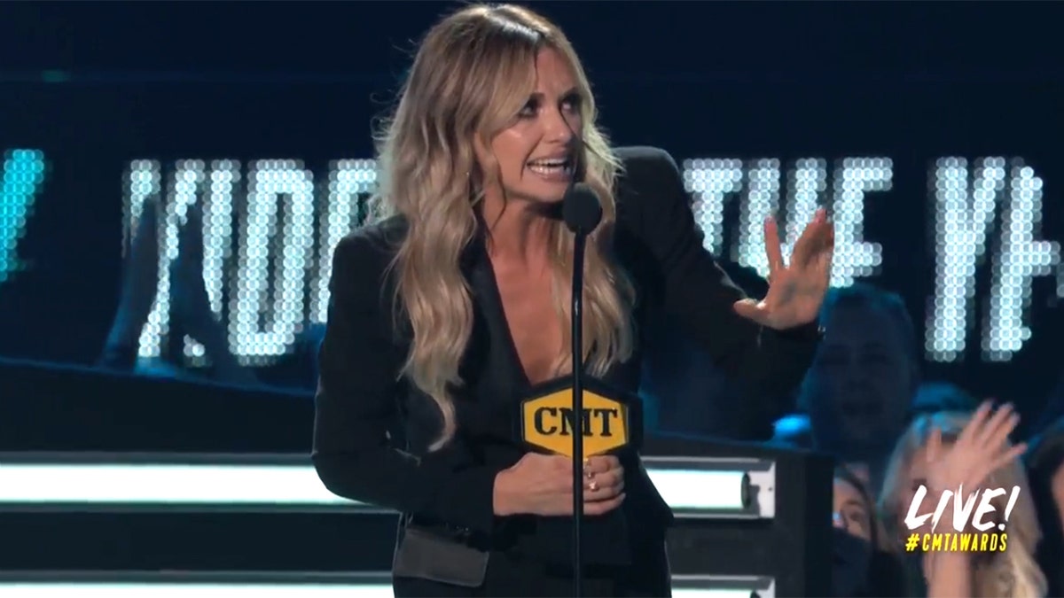 carly pearce cmt awards