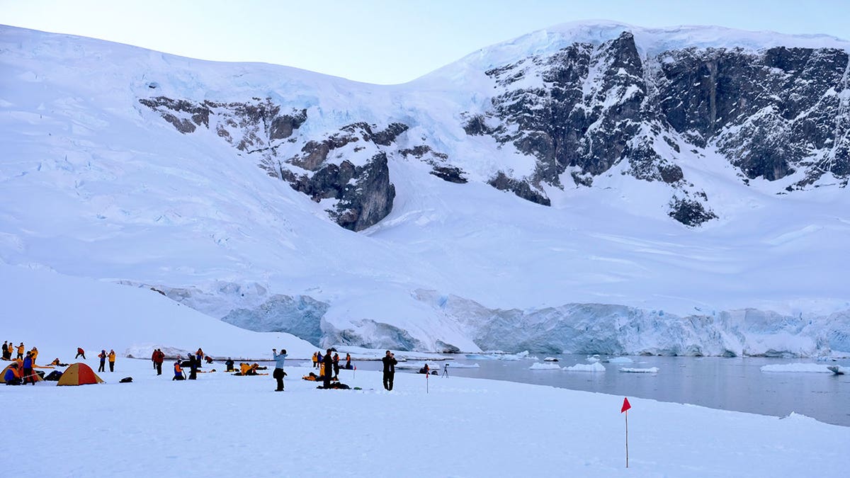 antarctica campsite lea murr 13