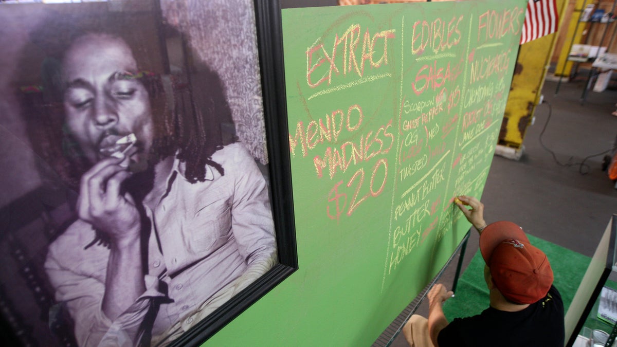 Ikon reggae keluarga Bob Marley untuk memberi nama kepada merek ganja