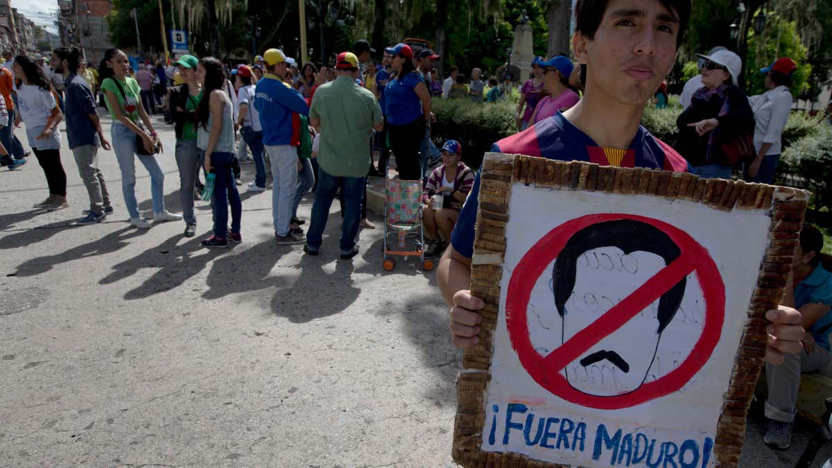 Oposisi Venezuela terpecah mengenai bagaimana menanggapi pukulan terbaru untuk pencabutan undang-undang tersebut