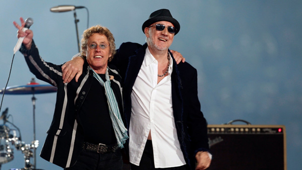 Roger Daltrey (L) and Pete Townshend of British rock band 'The Who' acknowledge the crowd during their halftime show performance for the NFL's Super Bowl XLIV football game between the New Orleans Saints and the Indianapolis Colts in Miami, Florida February 7, 2010.     REUTERS/Jeff Haynes (UNITED STATES) 