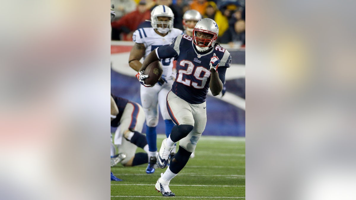 9f4ea851-Colts Patriots Football