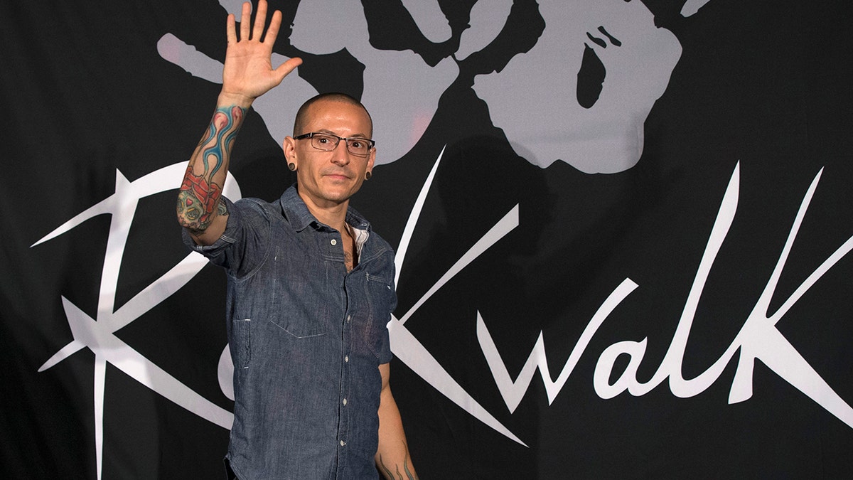 Chester Bennington, Whose Cathartic Anger Fuelled Linkin Park, Dies at  Forty-One