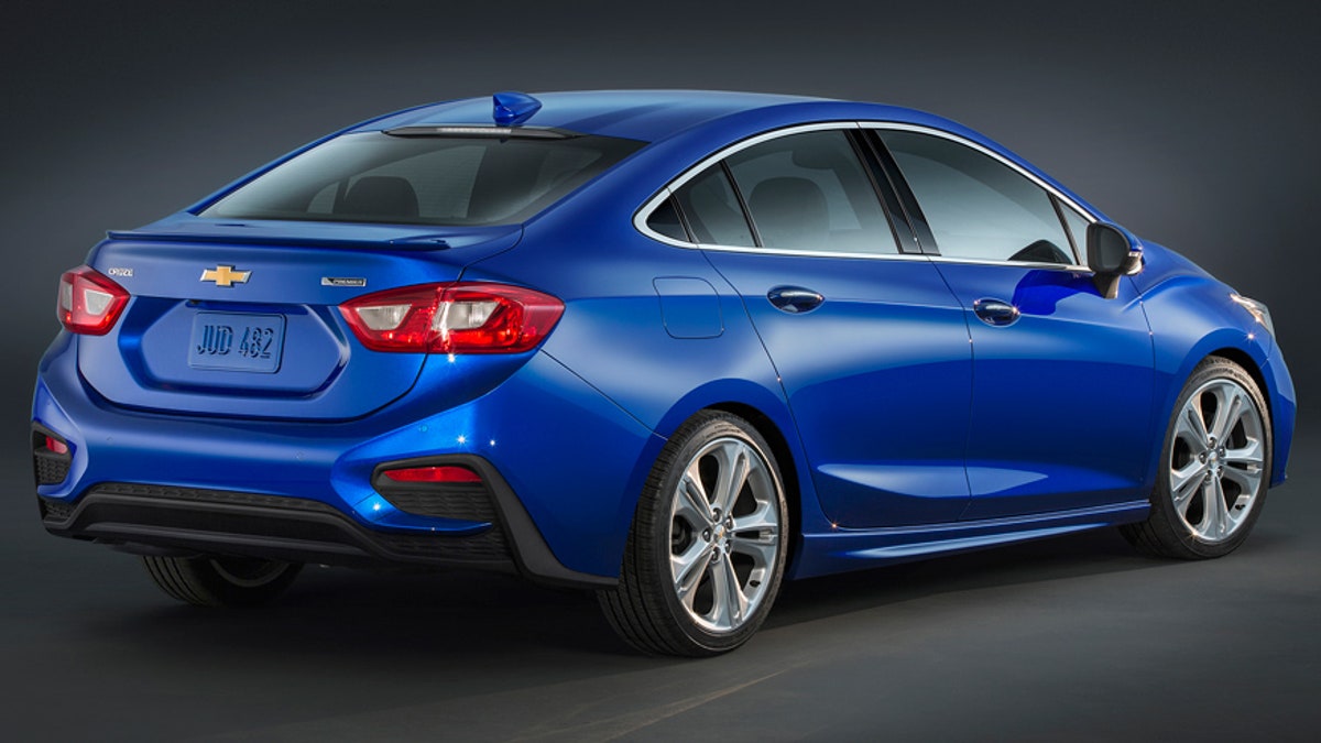 2016 Chevrolet Cruze rear 3/4