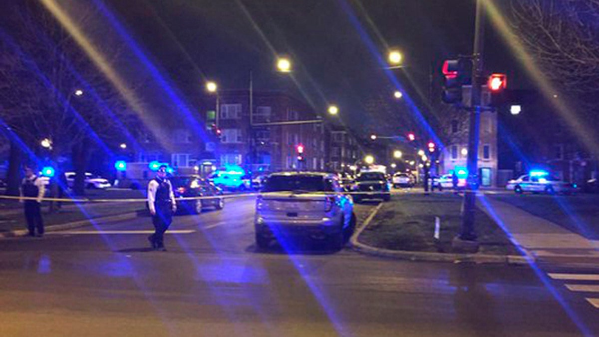 Three Chicago Police Officers Shot During Drug Investigation, Gunman ...