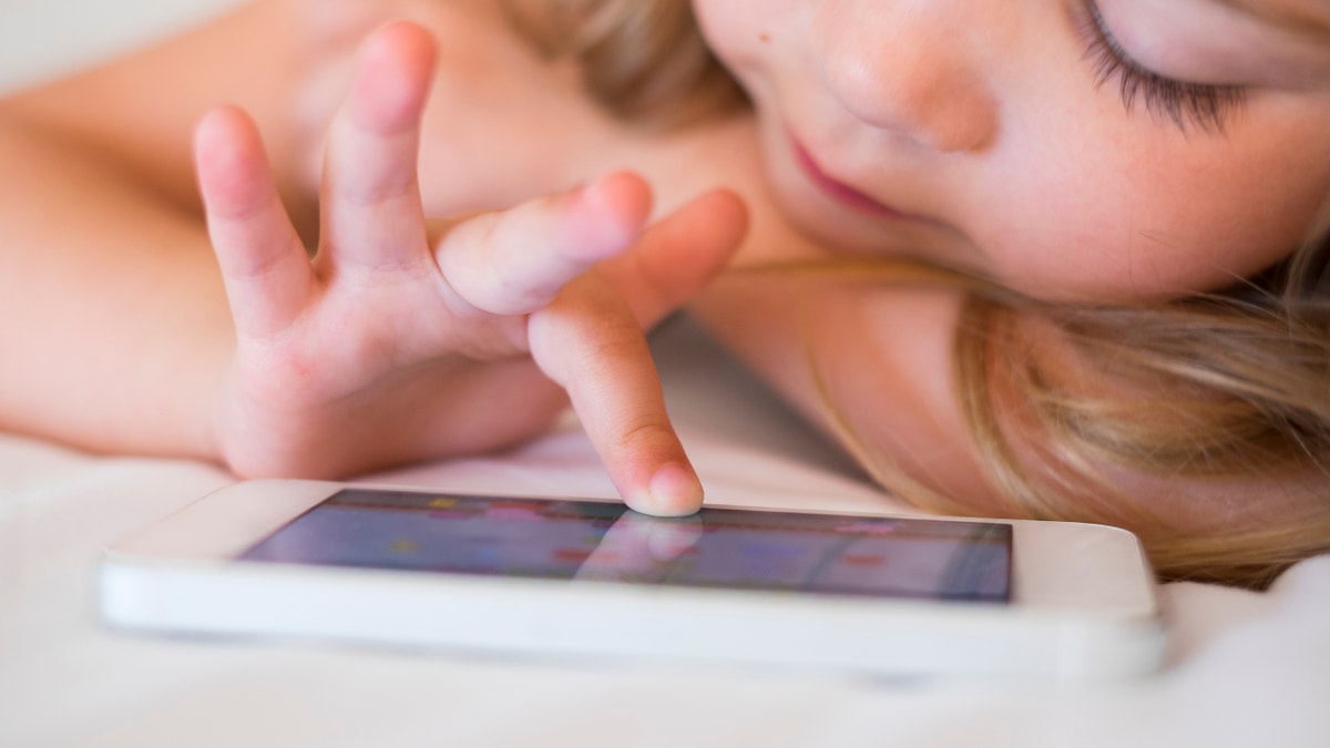 child with smartphone