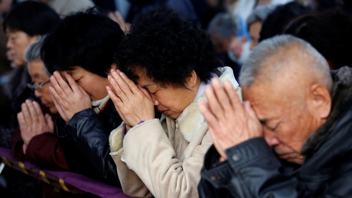 Believers take part in a weekend mass at an underground Catholic church in Tianjin November 10, 2013. To match Exclusive VATICAN-CHINA/DEAL REUTERS/Kim Kyung-Hoon/File Photo - S1BEUIDSVWAA