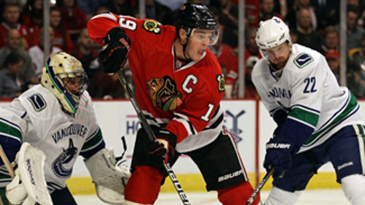 Toews, Hawks tinggal satu kekalahan lagi di musim panas yang panjang