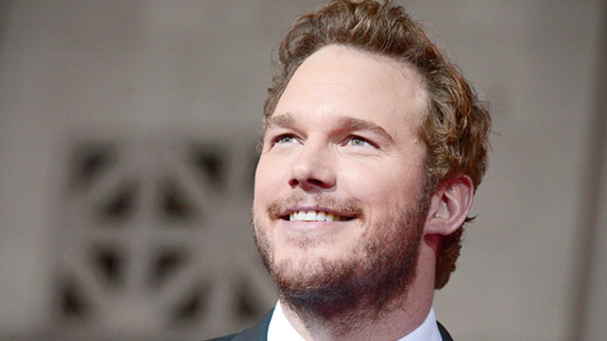 Chris Pratt is on the road and has taken along his LEGO friends. 