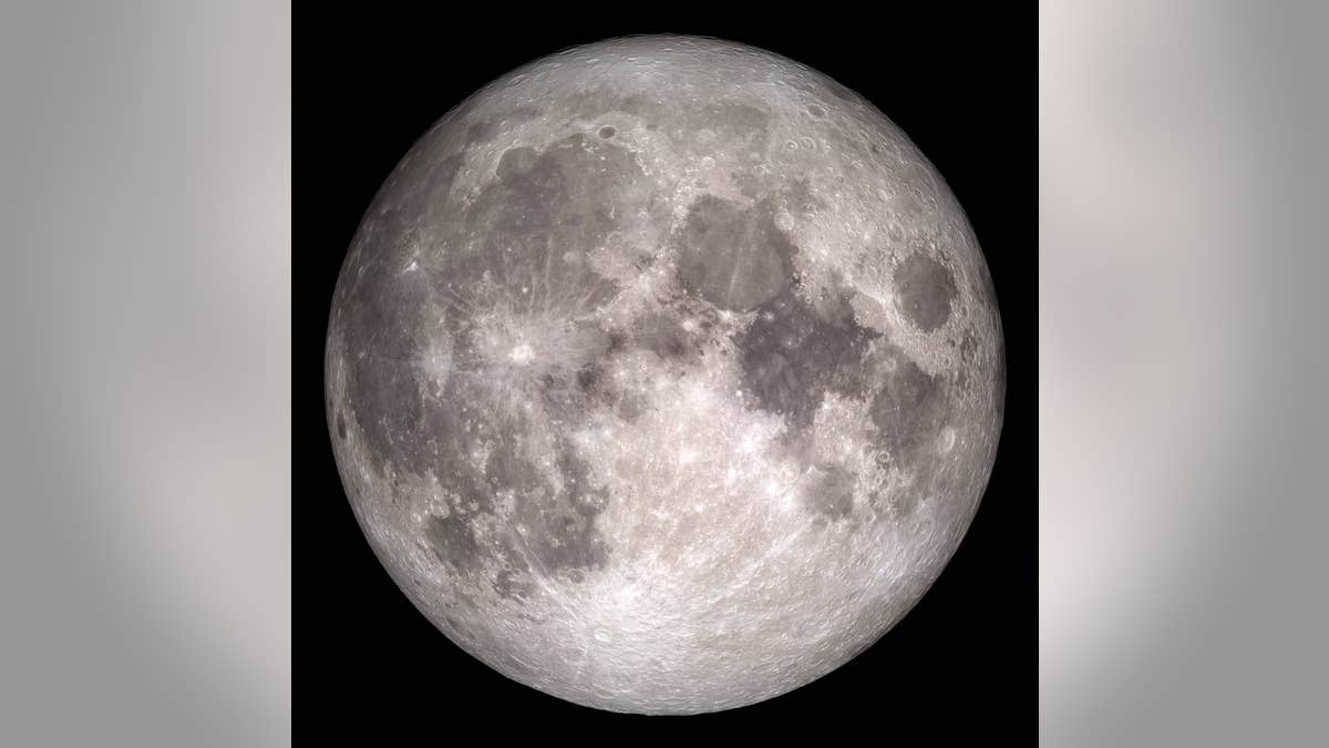 055c1e9b-Moon1