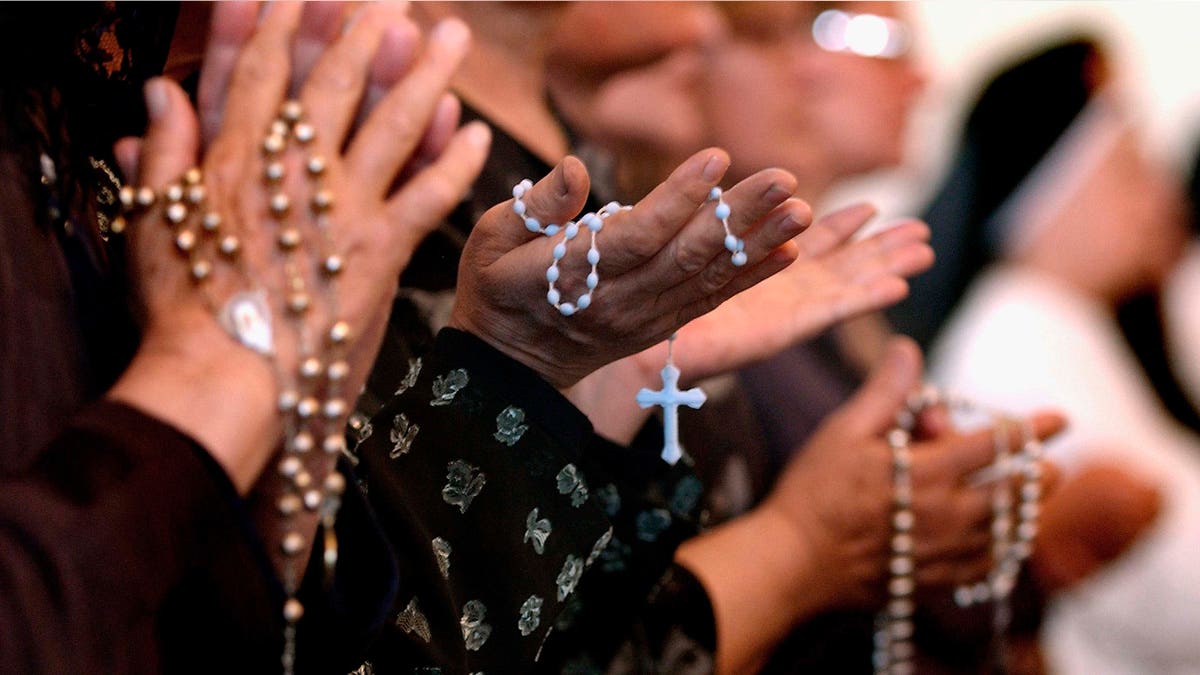 7b625067-52546546wk003_church