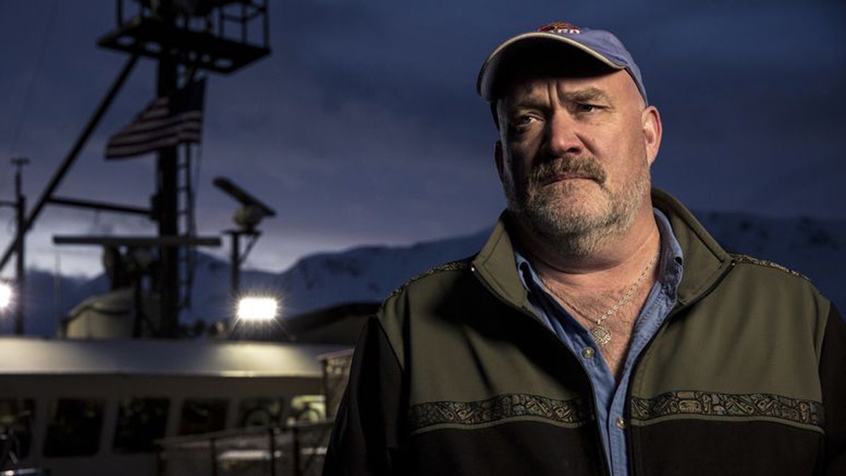Crew member dramatically airlifted off of boat on 'Deadliest Catch
