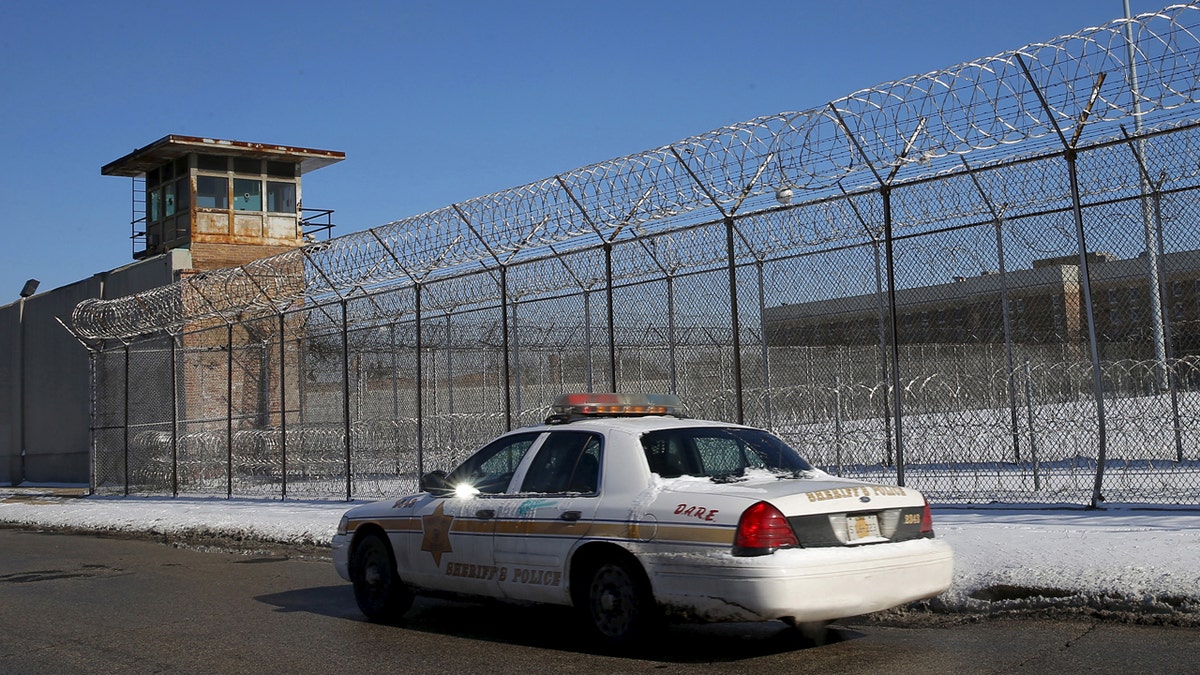 A Cook County Sheriff's police car patrols the exterior of the Cook County Jail in Chicago, Illinois, January 12, 2016. The Cook County Jail in Chicago -- the biggest single-site jail in the United States -- was placed on lockdown on Tuesday after staffing dropped below normal levels, said Cook County Sheriff's spokesman Ben Breit. REUTERS/Jim Young - RTX22355