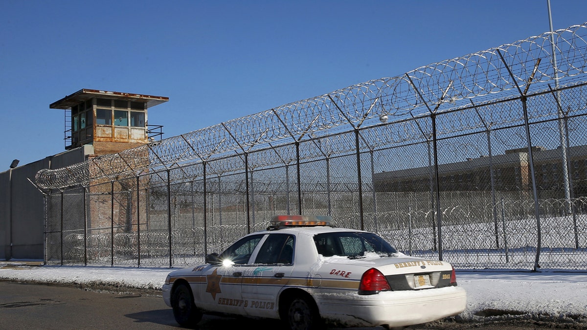 A Cook County Sheriff's police car patrols the exterior of the Cook County Jail in Chicago, Illinois, January 12, 2016. The Cook County Jail in Chicago -- the biggest single-site jail in the United States -- was placed on lockdown on Tuesday after staffing dropped below normal levels, said Cook County Sheriff's spokesman Ben Breit. REUTERS/Jim Young - RTX22355