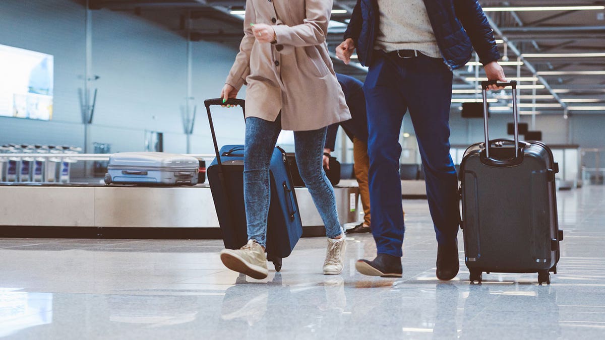 couple airport istock