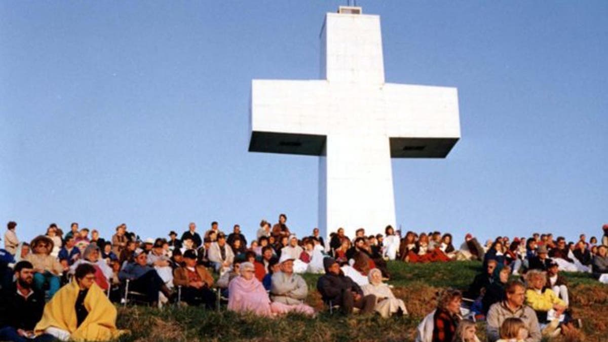 Christians rally around cross