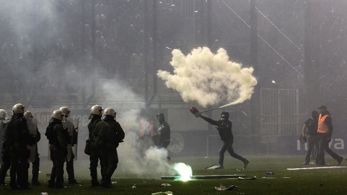 File:Football derby between Hajduk Split and Dinamo Zagreb.jpg