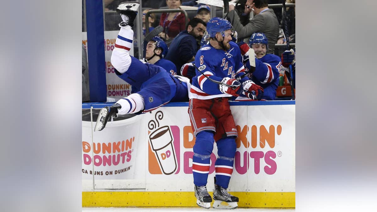 Blackhawks, Jaket Biru ingin menghindari eliminasi