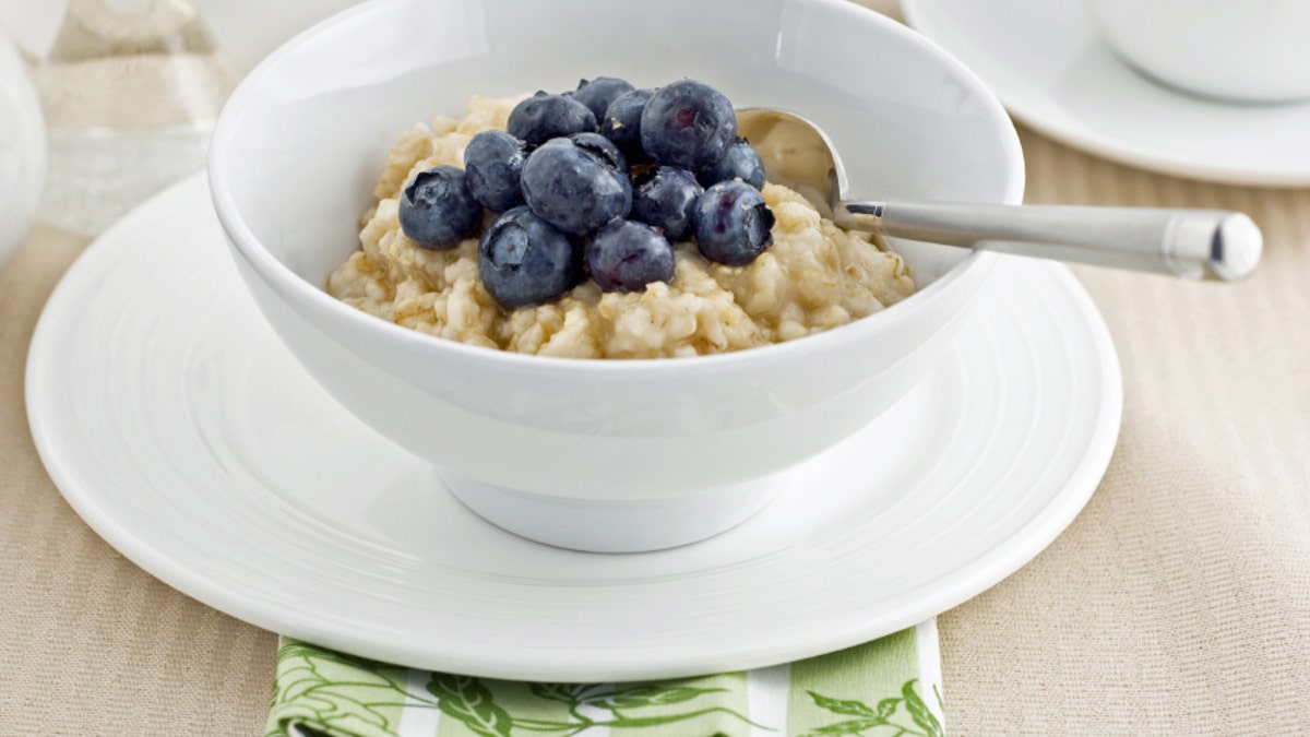 d29e4ac4-Oatmeal with blueberries