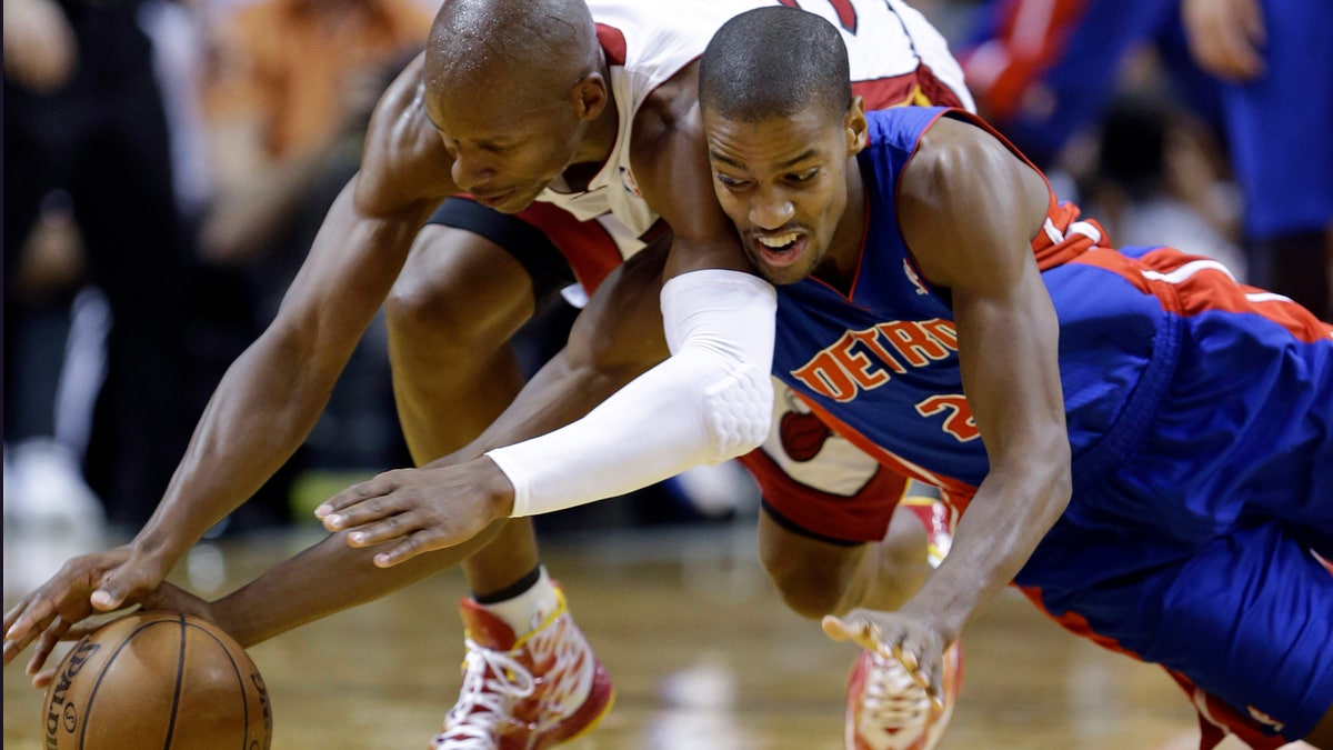 401d388c-Pistons Heat Basketball
