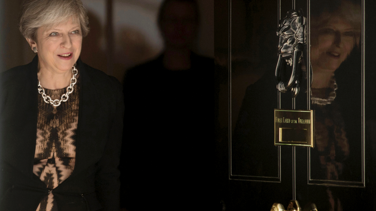 Badan kredit memperingatkan risiko ‘signifikan’ terhadap perekonomian Inggris