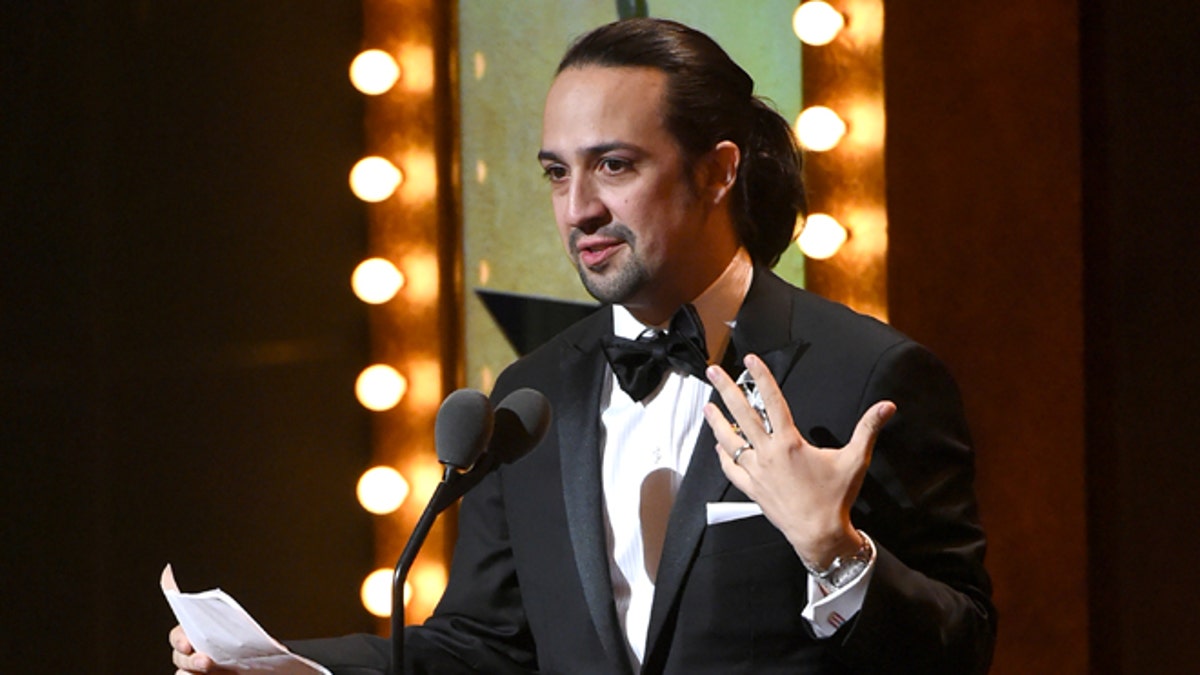 Lin-Manuel Miranda recibe el Premio Tony a la mejor partitura original por