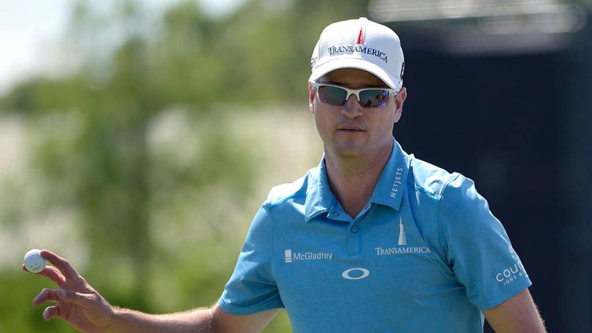 Zach Johnson acknowledges the crowd after making a putt for par on the 17th green during the third round of the Arnold Palmer Invitational golf tournament in Orlando, Fla., Saturday, March 21, 2015.(AP Photo/Phelan M. Ebenhack)