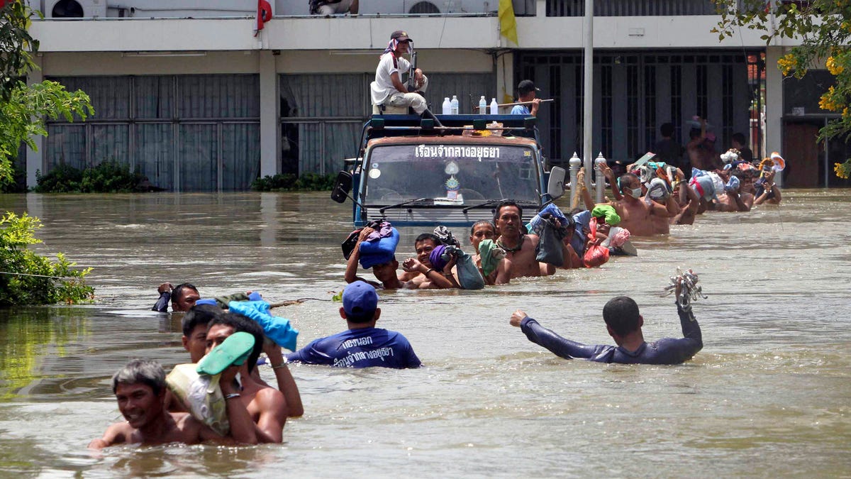 Perdana Menteri Thailand memperingatkan bahwa banjir mengancam Bangkok