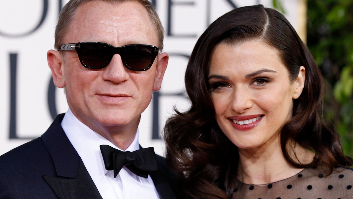 Actor Daniel Craig and his wife, actress Rachel Weisz, arrive at the 70th annual Golden Globe Awards in Beverly Hills, California, January 13, 2013.