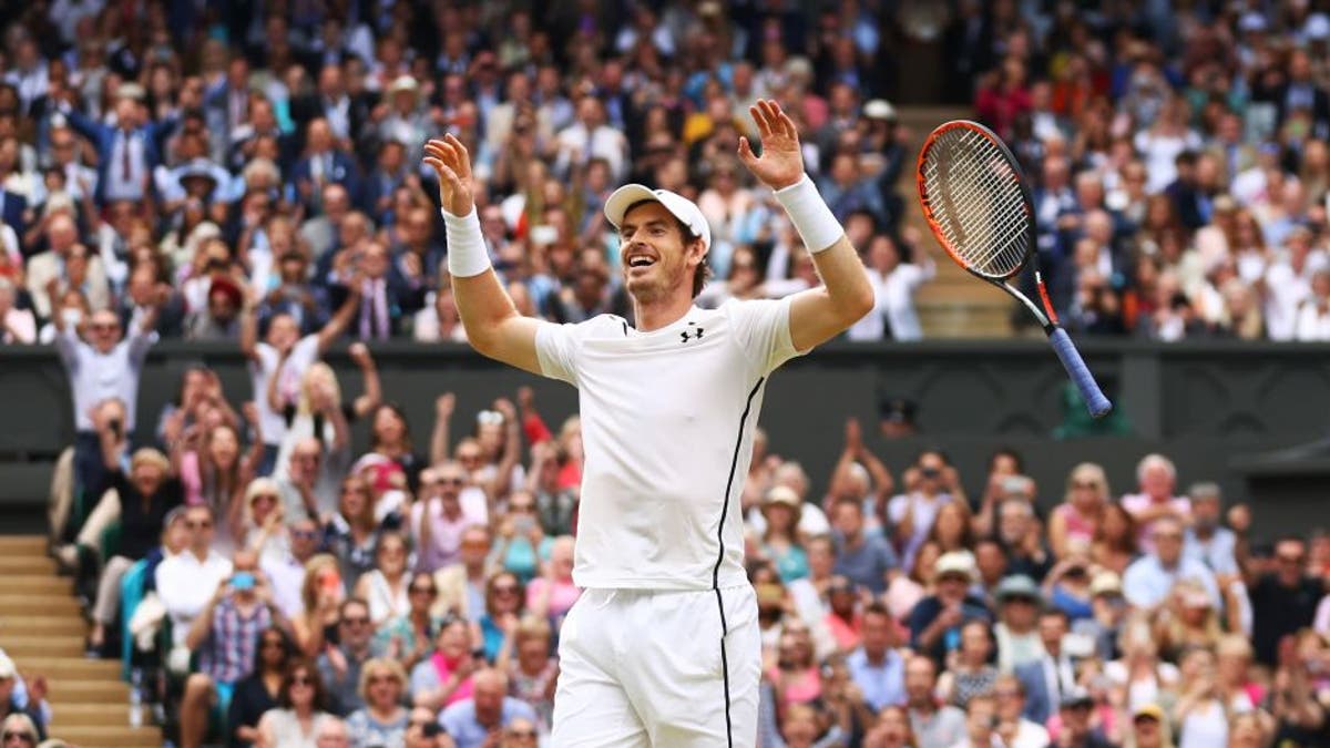 Andy Murray mengakhiri kesengsaraan musim panas Inggris, memenangkan Wimbledon kedua