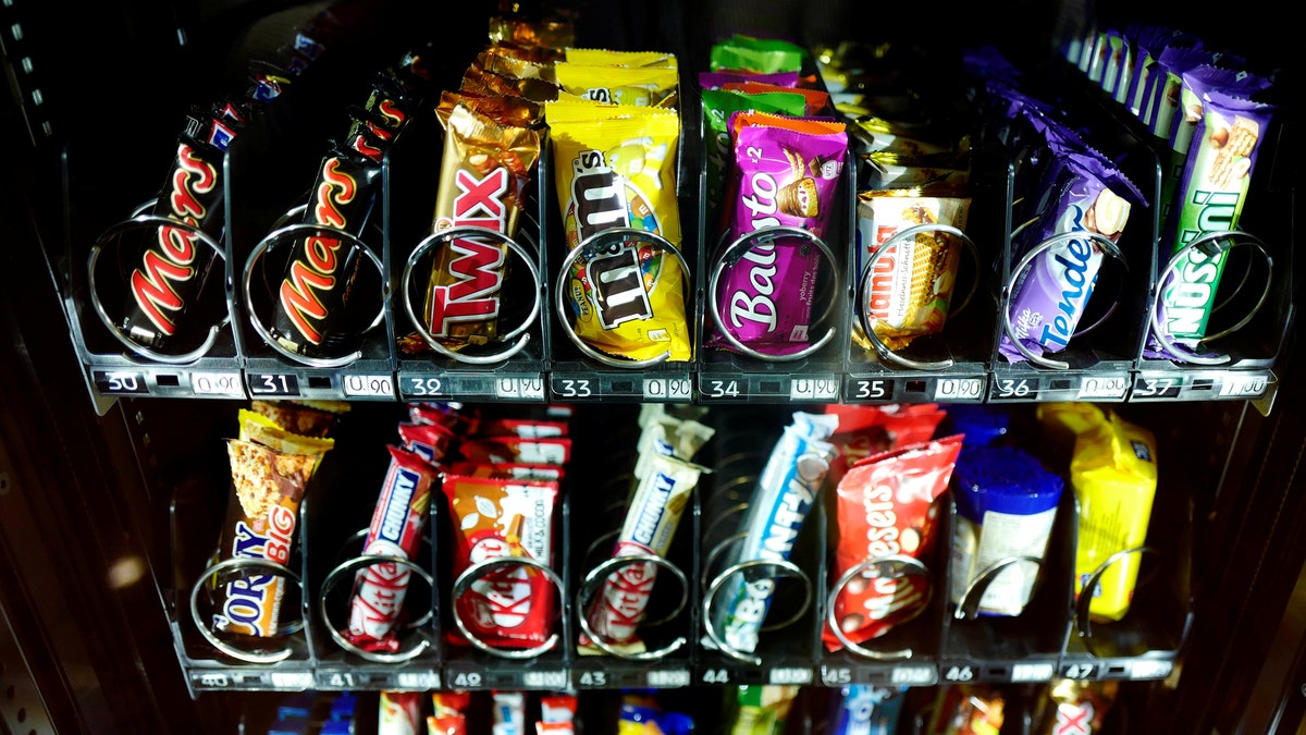 ddd0d128-vending machine