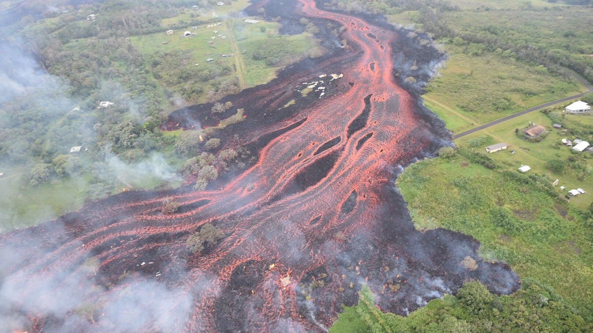 dae36e5c-hawaii volcano