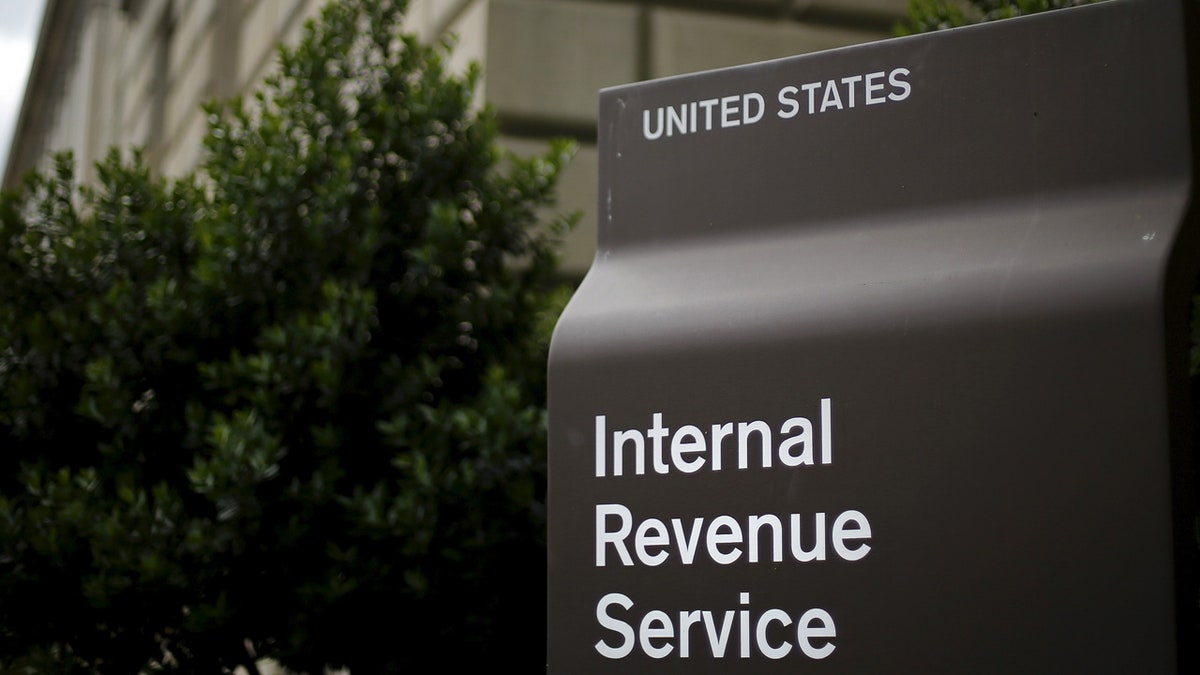 A general view of the U.S. Internal Revenue Service (IRS) building in Washington May 27, 2015. Tax return information for about 100,000 U.S. taxpayers was illegally accessed by cyber criminals over the past four months, U.S. IRS Commissioner John Koskinen said on Tuesday, the latest in a series of data thefts that have alarmed American consumers. REUTERS/Jonathan Ernst - RTX1EU8Y