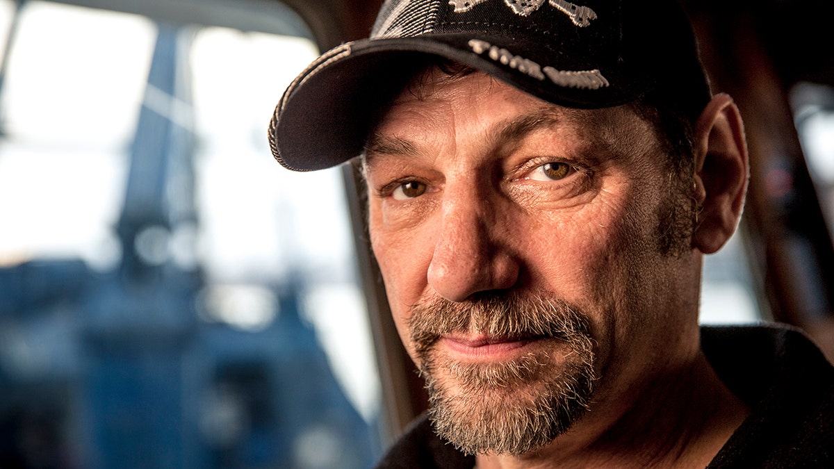 deadliest catch jonathan hillstrand discovery