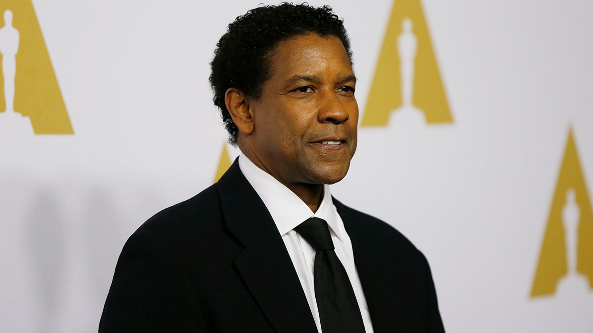 Actor Denzel Washington arrives at the 89th Oscars Nominee Luncheon in Beverly Hills, California, U.S., February 6, 2017.  REUTERS/Mario Anzuoni - HT1ED261POIIL