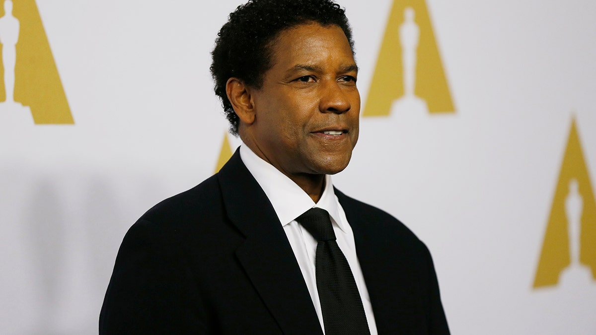 Actor Denzel Washington arrives at the 89th Oscars Nominee Luncheon in Beverly Hills, California, U.S., February 6, 2017.  REUTERS/Mario Anzuoni - HT1ED261POIIL