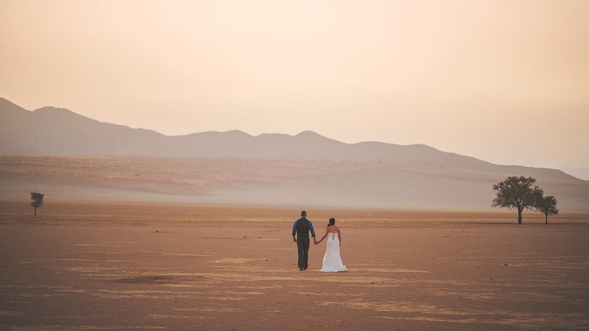 desert wedding, foxnews