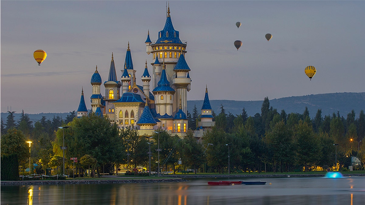 b0df4b99-disney paris