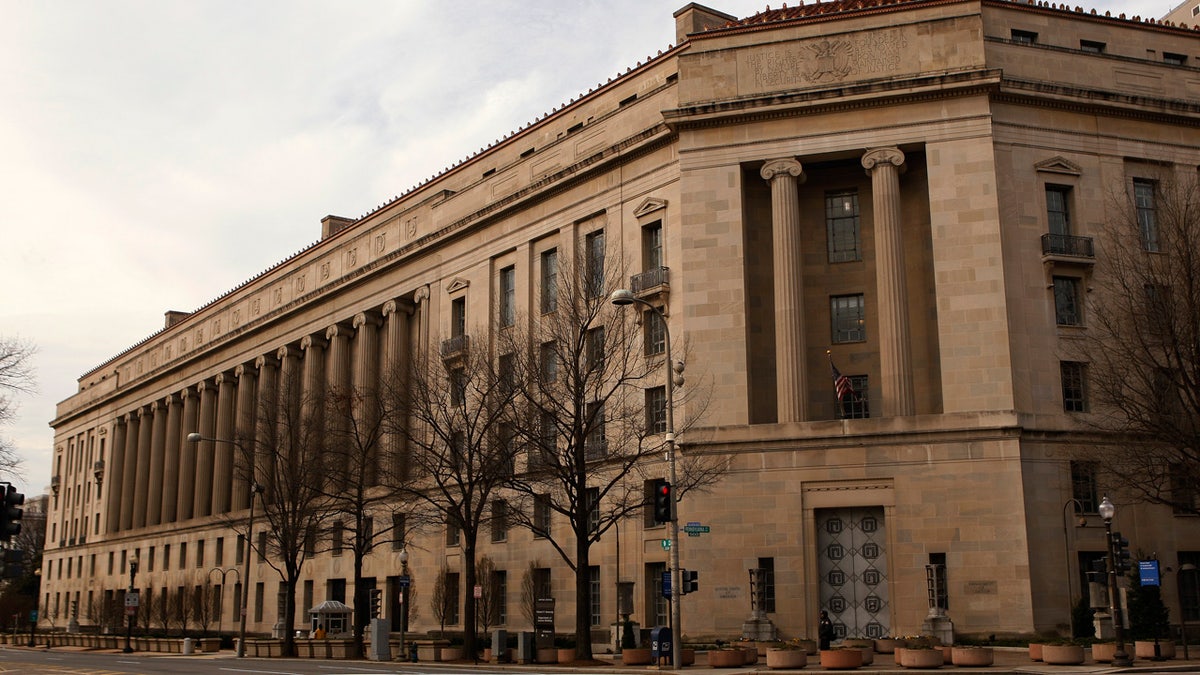The Justice Department building is seen in Washington on March 4, 2012. REUTERS/Gary Cameron (UNITED STATES - Tags: CITYSPACE) - RTR2YUEU