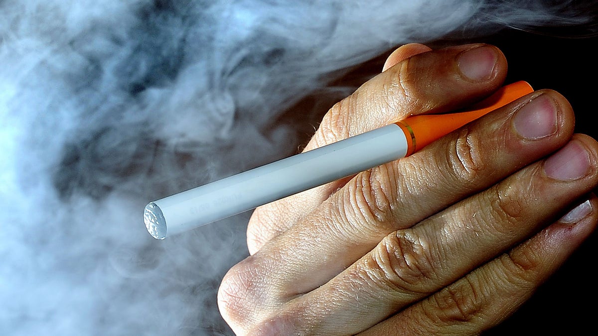 E cigarettes 95 percent less harmful than tobacco UK study says