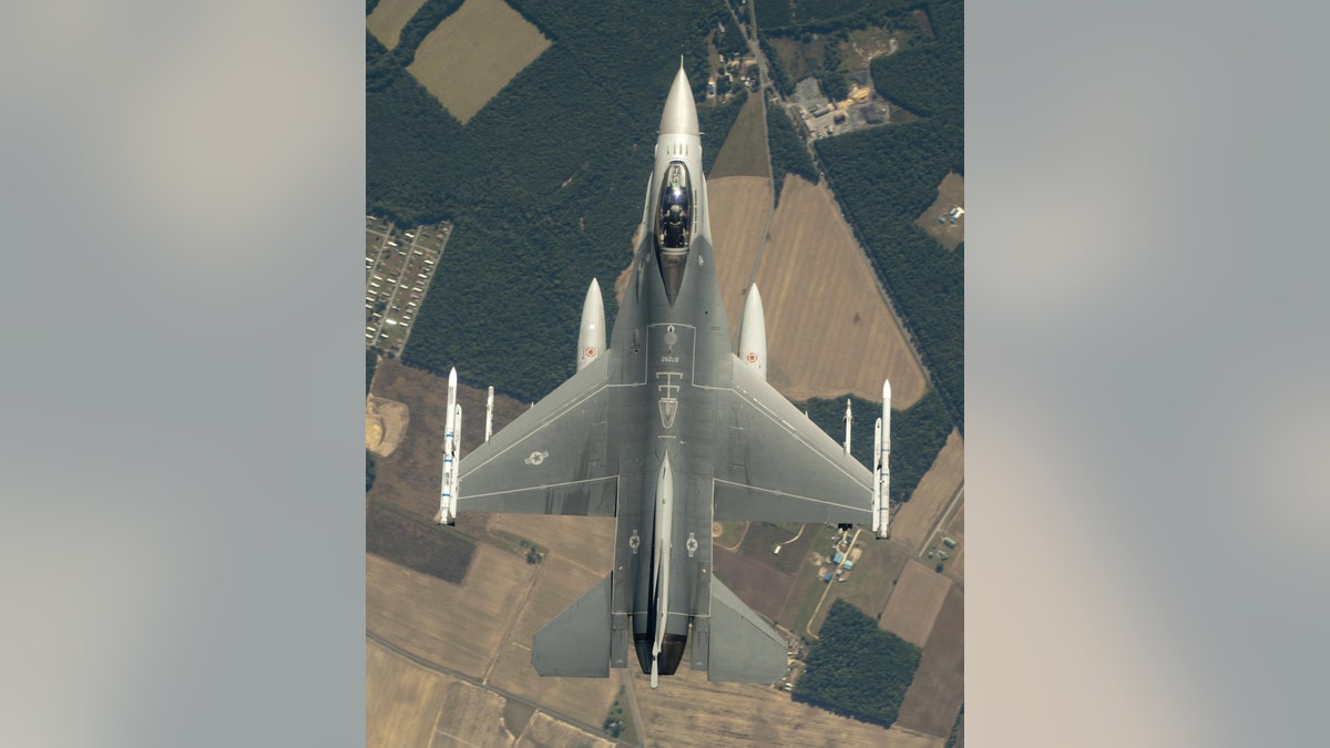 F16V