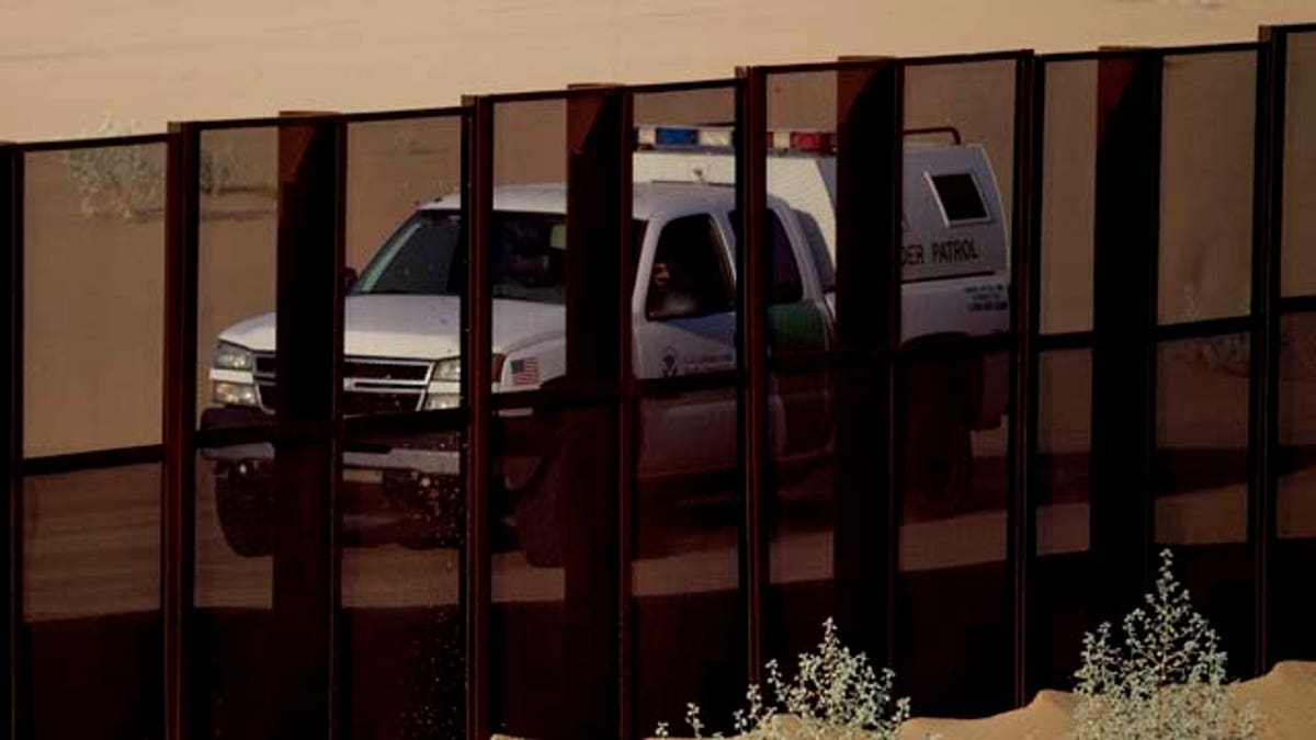 e614fe1c-Arizona Border Fence