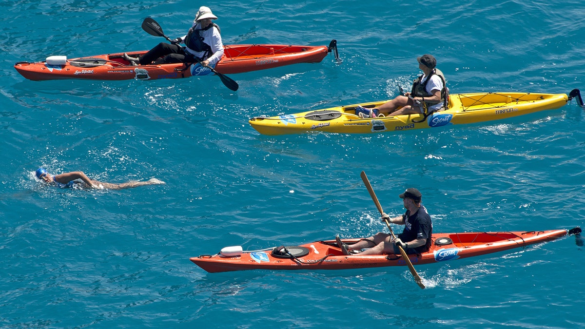 ef4a1410-APTOPIX Cuba-Swimming to Florida