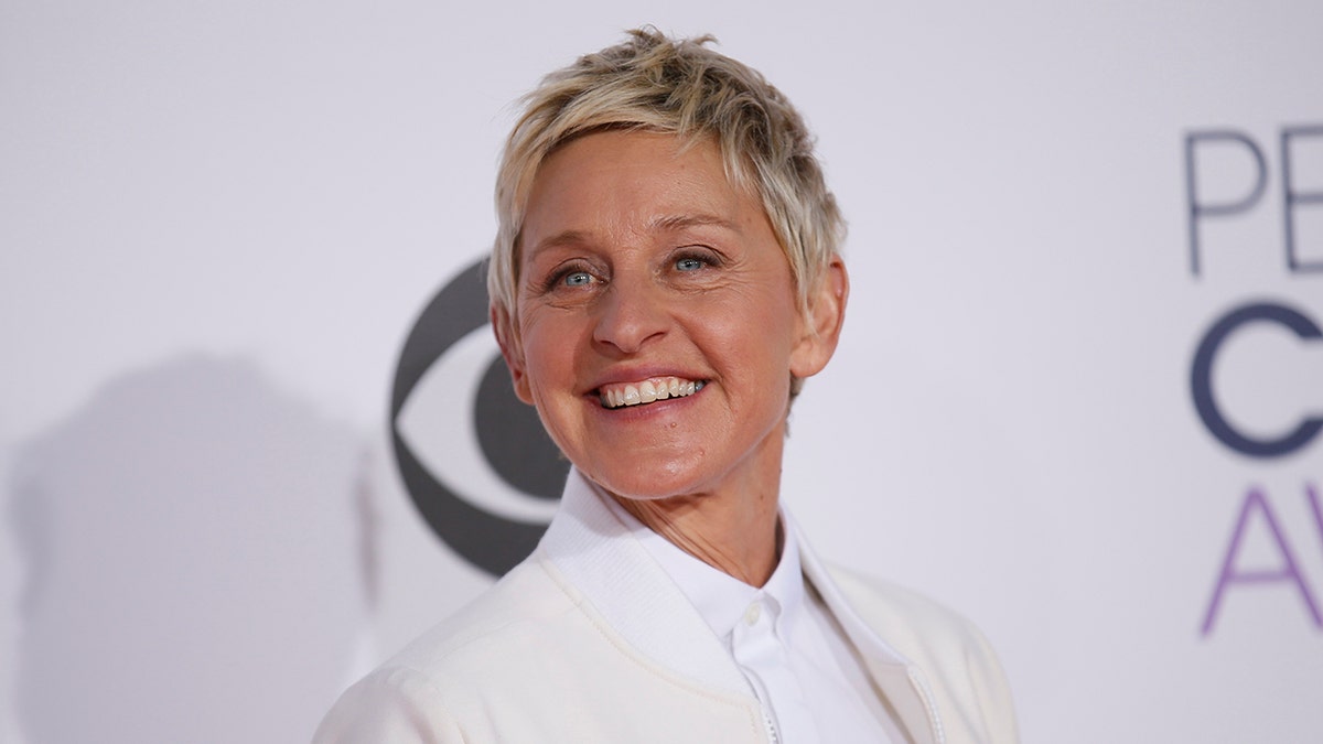 TV personality Ellen DeGeneres arrives at the 2015 People's Choice Awards in Los Angeles, California January 7, 2015. REUTERS/Danny Moloshok (UNITED STATES - Tags: ENTERTAINMENT) (PEOPLESCHOICE-ARRIVALS) - RTR4KHFZ