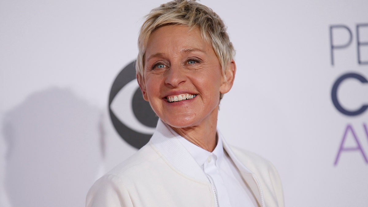 TV personality Ellen DeGeneres arrives at the 2015 People's Choice Awards in Los Angeles, California January 7, 2015. REUTERS/Danny Moloshok (UNITED STATES - Tags: ENTERTAINMENT) (PEOPLESCHOICE-ARRIVALS) - RTR4KHFZ