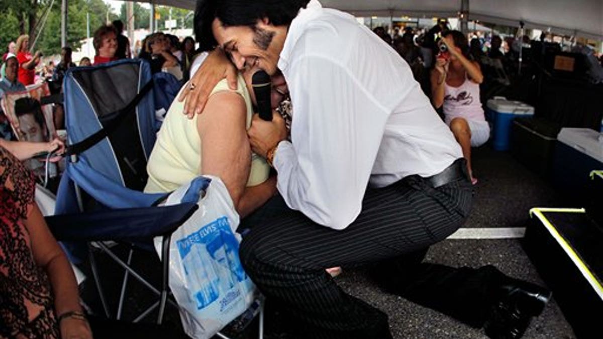 8c48f65d-Elvis Candlelight Vigil